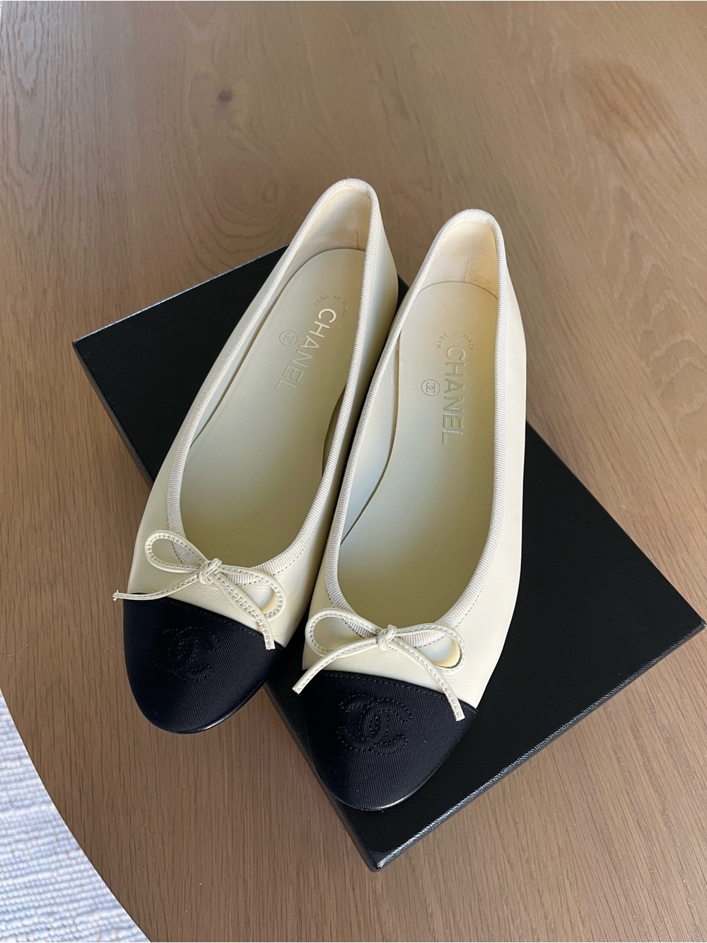 Chanel Authentic Ivory Ballet Flats Size 39 - Picture 5 of 15
